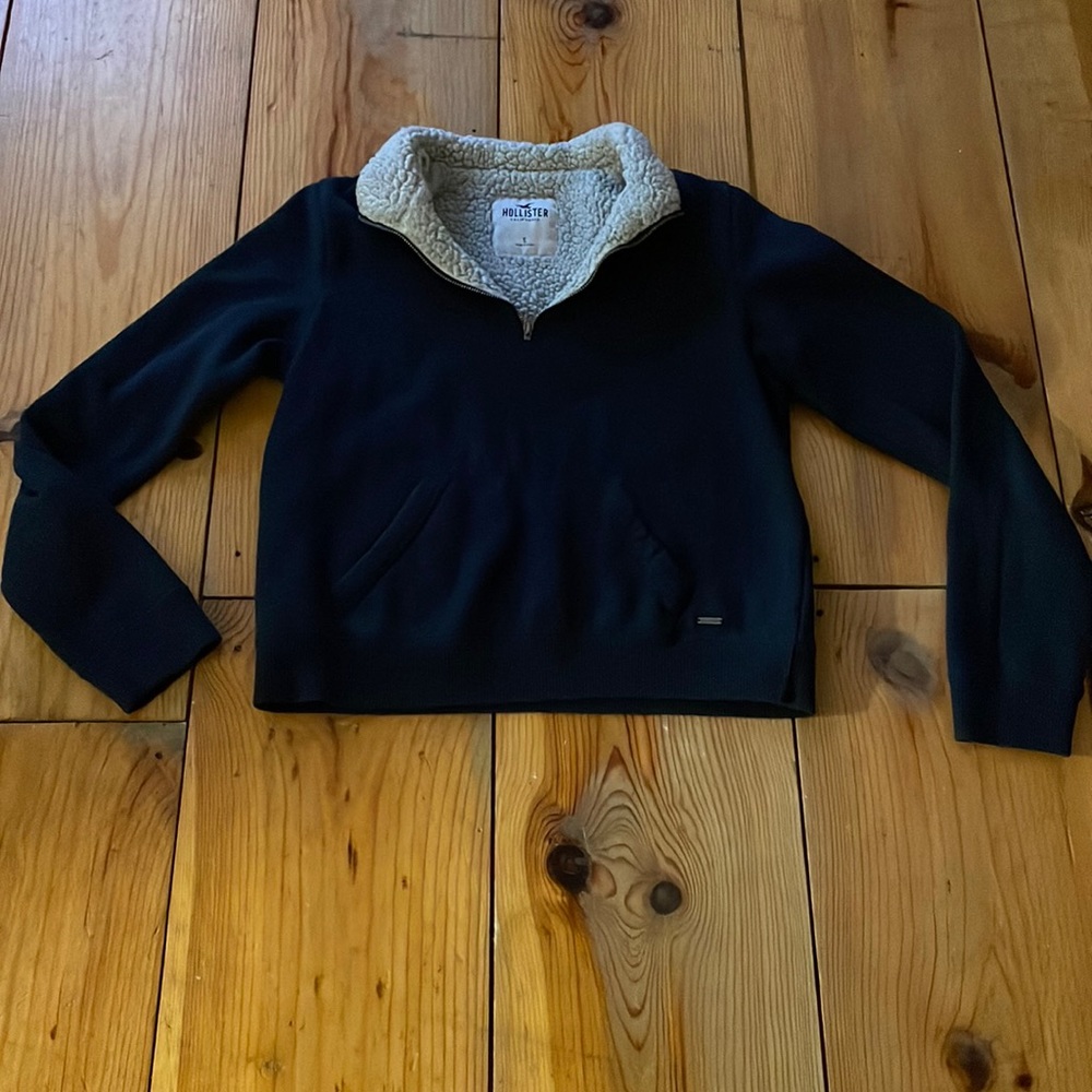 Hollister Women’s Size Small Navy Blue Quarter Zip with front pocket.
